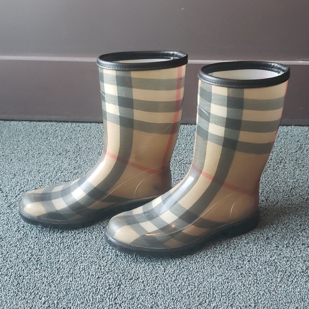 Burberry Short Rain Boots Size 6 EU 36